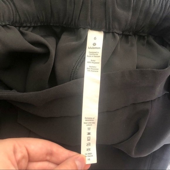 Lululemon Black Noir Crop Pants Size 6 - Picture 12 of 15